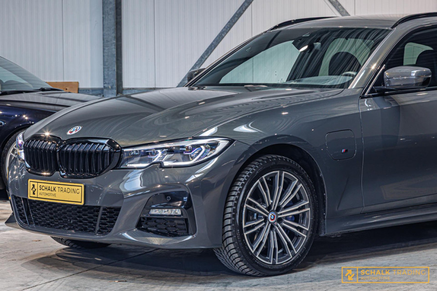 BMW 3 Serie Touring 330e High Executive|NAP|M-sport|E-Trekhaak