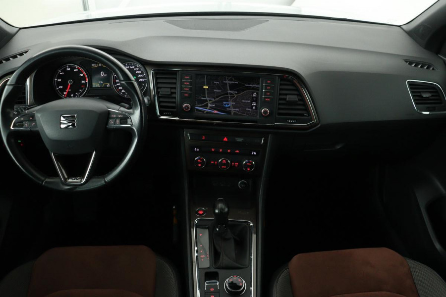 Seat Ateca 1.4 TSI Xcellence | Panoramadak | Camera | Carplay | Trekhaak | Alcantara | Navigatie | Full LED | Sportstoelen | Verwarmde voorruit | PDC | Cruise control