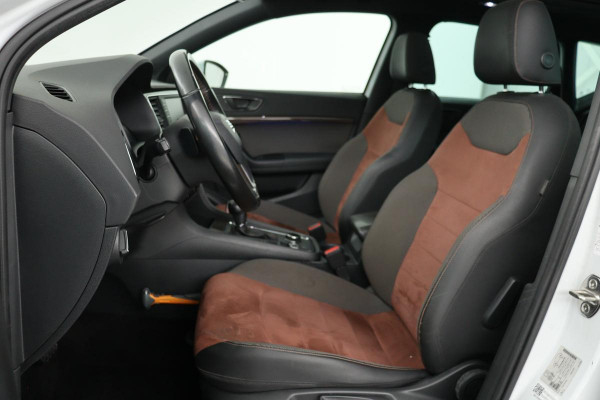 Seat Ateca 1.4 TSI Xcellence | Panoramadak | Camera | Carplay | Trekhaak | Alcantara | Navigatie | Full LED | Sportstoelen | Verwarmde voorruit | PDC | Cruise control