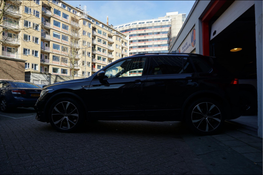 Volkswagen Tiguan 1.5 TSI R-Line Black Style | 3x R-LINE | Matrix LED | Virtual Cockpit | Panoramadak | Adaptive Cruise | Lane Departure | Apple Carplay | 20inch | Stoel- stuurverwarming | Aut7