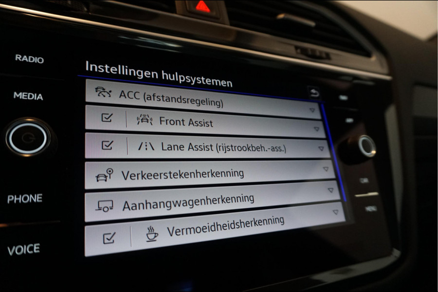 Volkswagen Tiguan 1.5 TSI R-Line Black Style | 3x R-LINE | Matrix LED | Virtual Cockpit | Panoramadak | Adaptive Cruise | Lane Departure | Apple Carplay | 20inch | Stoel- stuurverwarming | Aut7