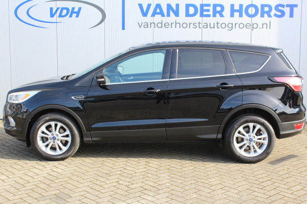 Ford Kuga 1.5-150pk EcoBoost Titanium. Nette goed onderhouden Ford Kuga. LET OP caravanbezitters: trekgewicht 2.000kg ! Volautm. airco, voorraam verwarming, elektr. trekhaak, navigatie, telefoonvoorb., LM wielen, metallic lak etc.