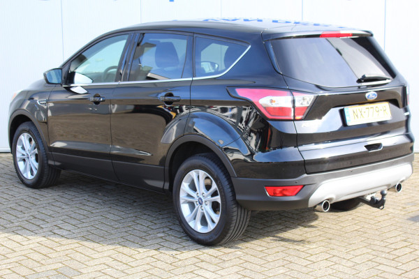 Ford Kuga 1.5-150pk EcoBoost Titanium. Nette goed onderhouden Ford Kuga. LET OP caravanbezitters: trekgewicht 2.000kg ! Volautm. airco, voorraam verwarming, elektr. trekhaak, navigatie, telefoonvoorb., LM wielen, metallic lak etc.