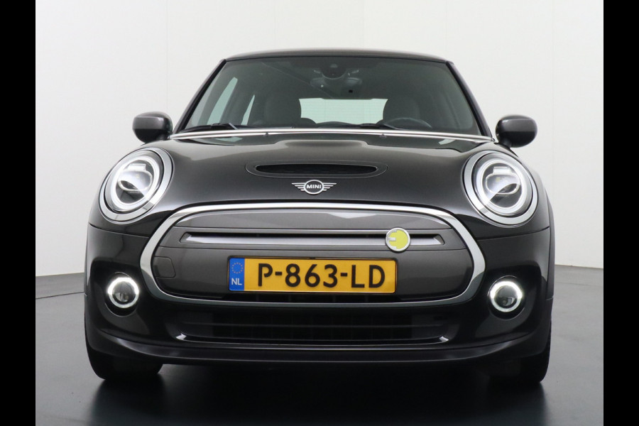 MINI Mini Electric AUT-184pk Charged Navi Camera Harman/Kardon Apple Carplay Adaptive Matrix LED koplampen en LED achterlichten met Union Jack Spor Lmv 17" Isofix Regen-Lichtsensor  All-Season Banden 3 fase tot 11kw / 16A laden thuis ! 40.000 nieuw! Wegenbelasting slechts 16Euro p/m