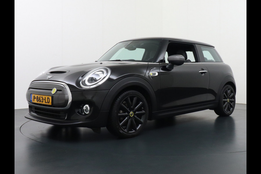 MINI Mini Electric AUT-184pk Charged Navi Camera Harman/Kardon Apple Carplay Adaptive Matrix LED koplampen en LED achterlichten met Union Jack Spor Lmv 17" Isofix Regen-Lichtsensor  All-Season Banden 3 fase tot 11kw / 16A laden thuis ! 40.000 nieuw! Wegenbelasting slechts 16Euro p/m