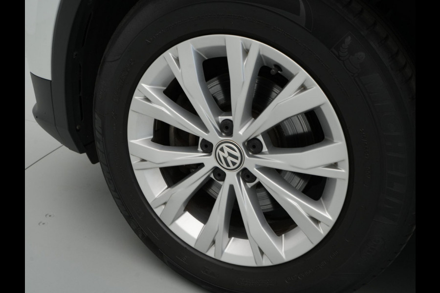 Volkswagen Tiguan 1.5 TSI 130pk Comfortline Navigatie Panoramadak Stoelverwarming Acc 340