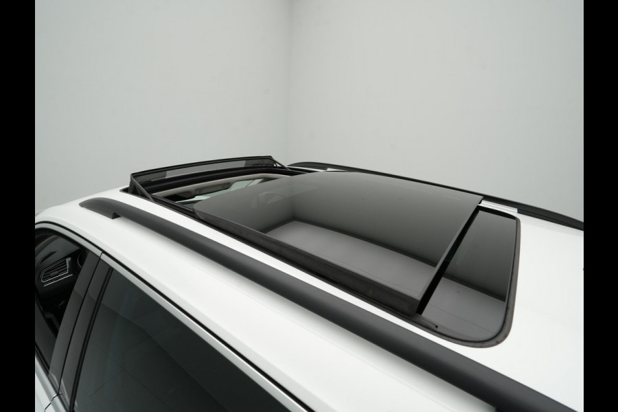 Volkswagen Tiguan 1.5 TSI 130pk Comfortline Navigatie Panoramadak Stoelverwarming Acc 340