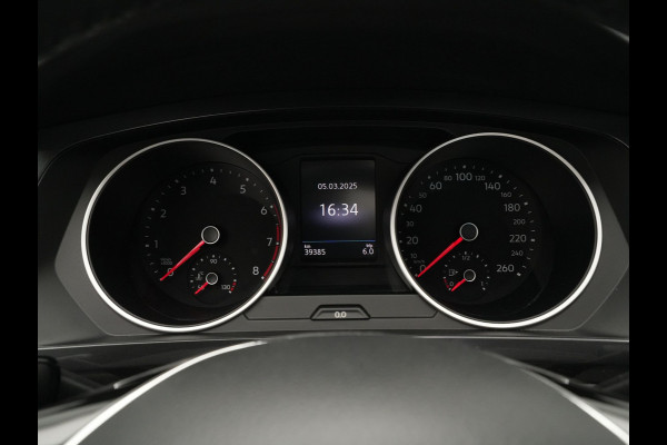 Volkswagen Tiguan 1.5 TSI 130pk Comfortline Navigatie Panoramadak Stoelverwarming Acc 340