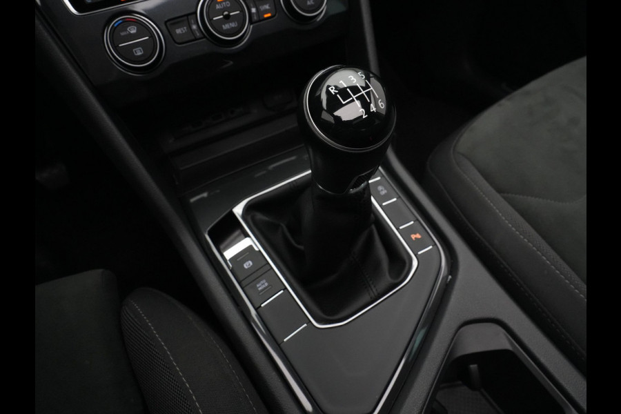 Volkswagen Tiguan 1.5 TSI 130pk Comfortline Navigatie Panoramadak Stoelverwarming Acc 340