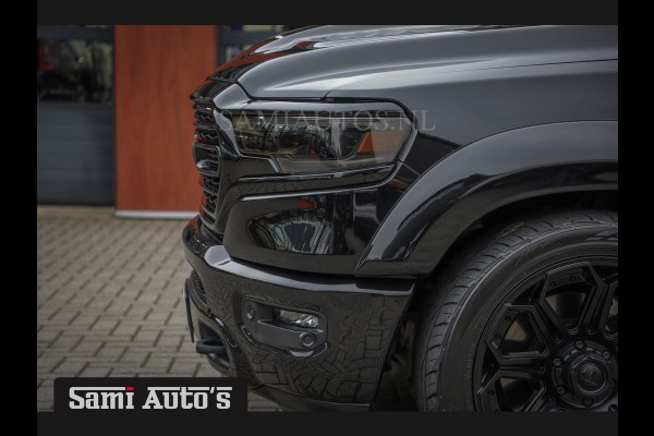 Dodge Ram 1500 BLACK BEAST | WIDE BODY | TOP STAAT | 5.7 V8 4x4 402 PK | LIMITED NIGHT EDITION | RAM VOL OPTIES | MWK | HUD | LUCHTVERING | PANO | BREDE WIELEN |