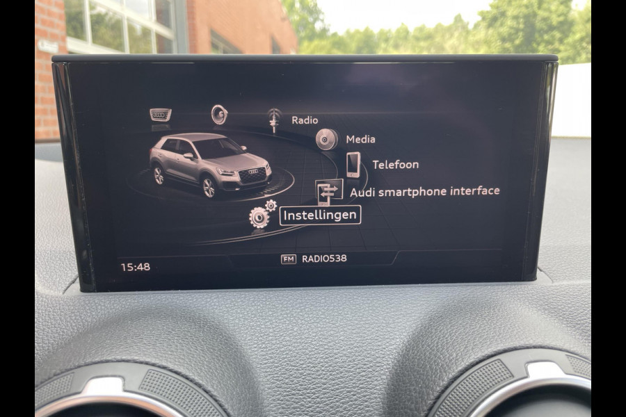 Audi Q2 35 TFSI 150pk S-Tronic Prestige Navigatie Apple Carplay / Android Auto Climate Control Dab Camera Parkeer sensoren Adaptive Cruise Control