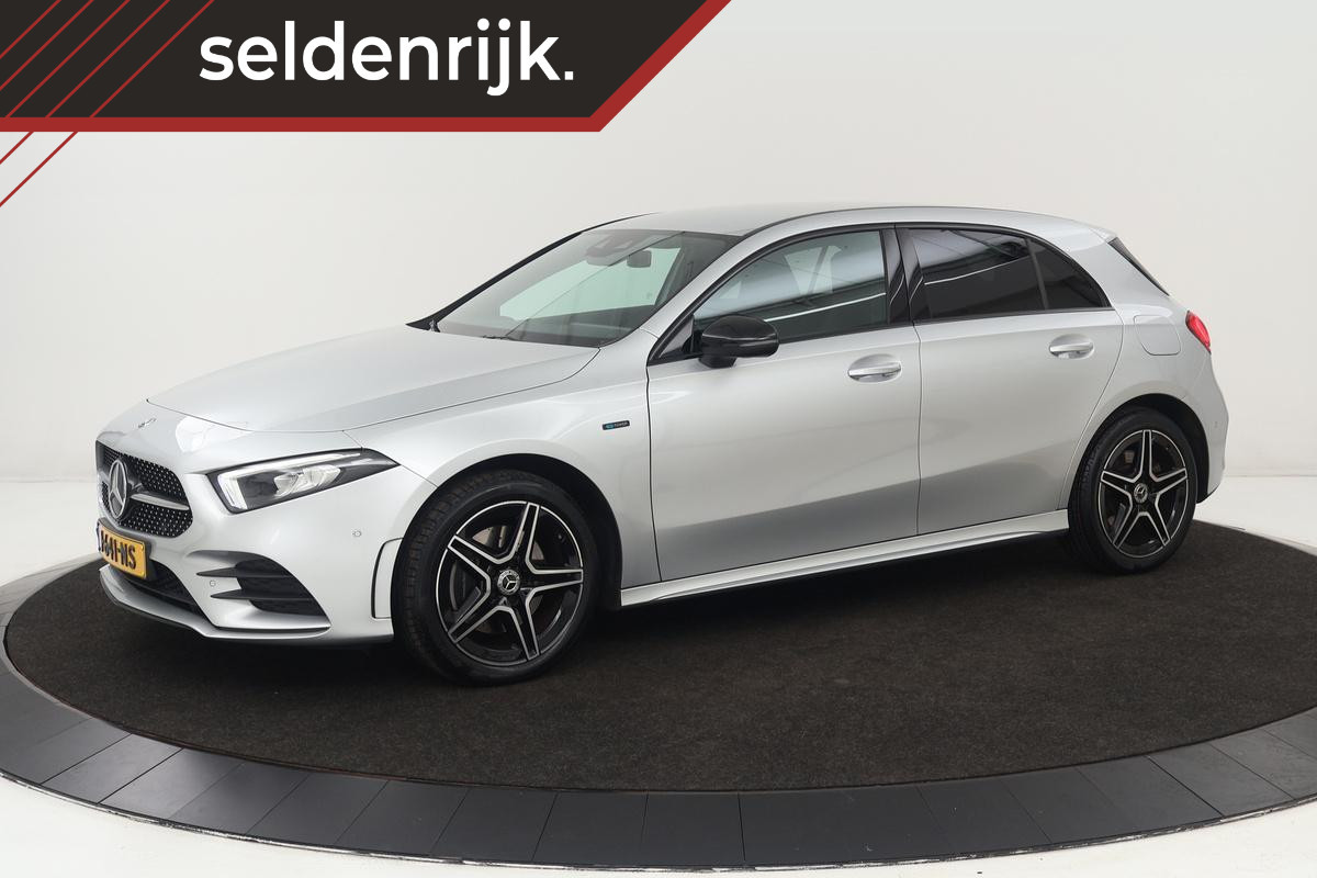 Mercedes-Benz A-Klasse 250e AMG Night | Stoelverwarming | Carplay | Widescreen | Sfeerverlichting | Camera | Leder/Alcantara | Navigatie | Full LED