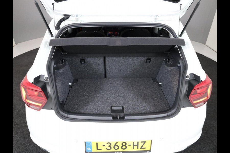 Volkswagen Polo 1.0 TSI R-Line Edition 95 pk |  R-line exterieur| Parkeersensoren | Adaptieve cruise control | Apple Carplay/Android Auto | |Navigatie via App
