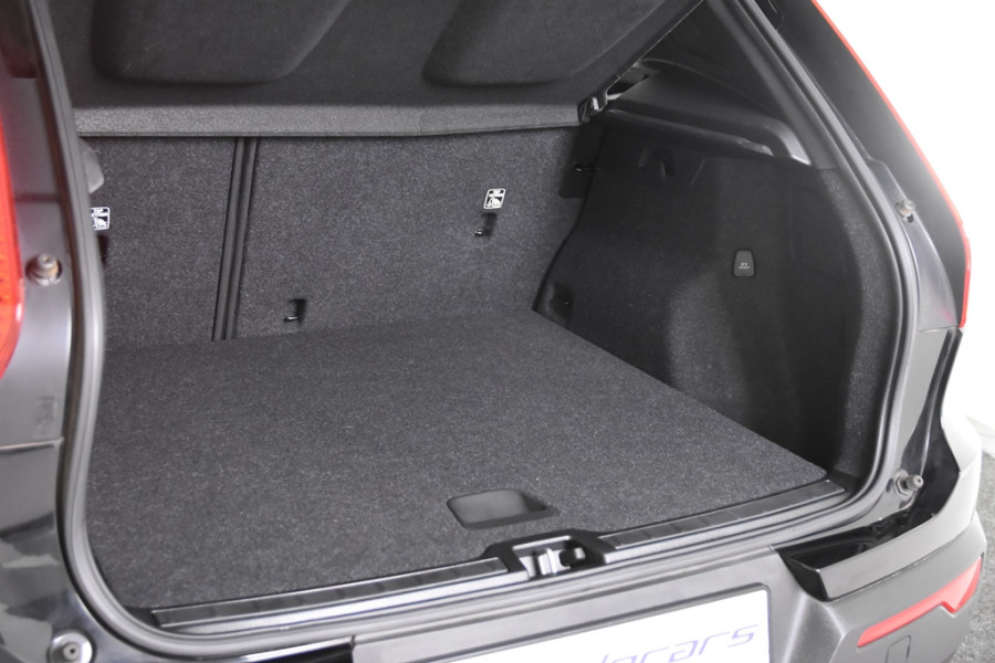 Volvo XC40 1.5 T2 Momentum *1ste Eigenaar*Navigatie*DAB*LED*