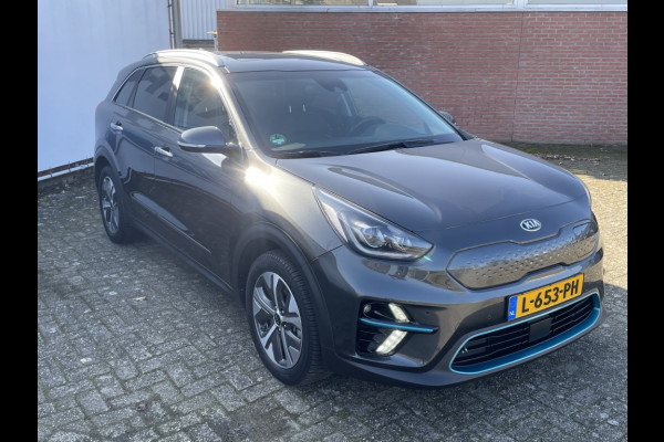 Kia e-Niro ExecutiveLine 64 kWh, warmtepomp, trekhaak, schuifdak, camera et