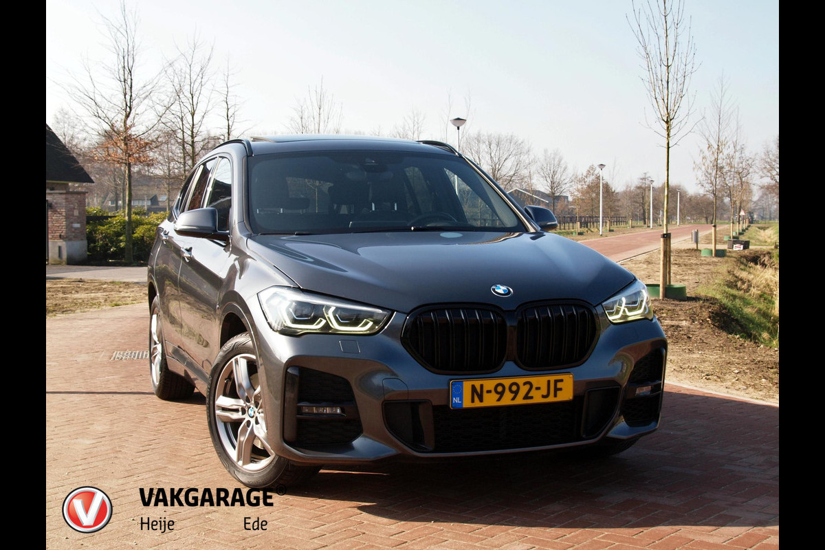 BMW X1 xDrive20i High Executive | M-Pakket | Panoramadak | Dealer onderhouden |