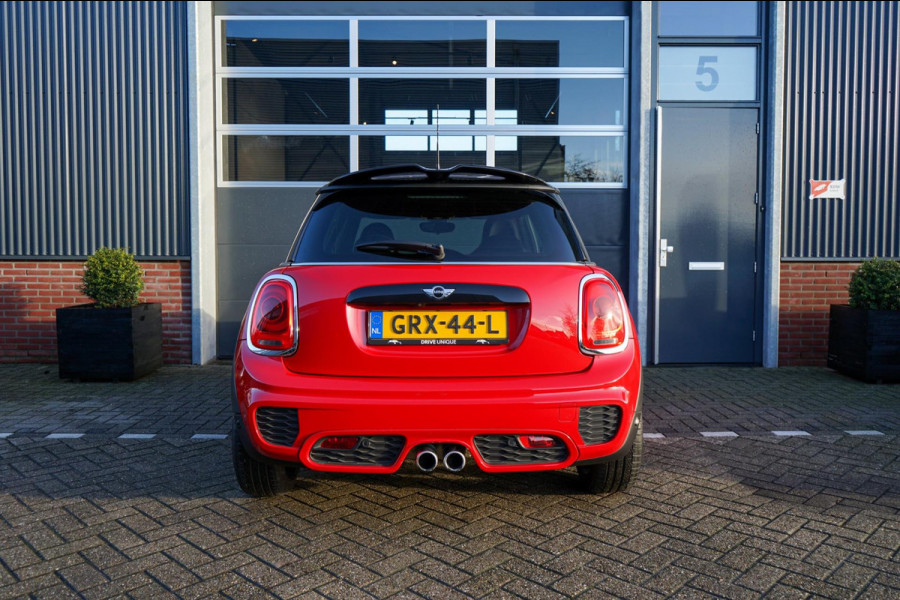 MINI Mini 2.0 Cooper S | Chili Serious Business | JCW Optiek | Harman/Kardon | Kuipstoelen | Camera | Keyless Entry