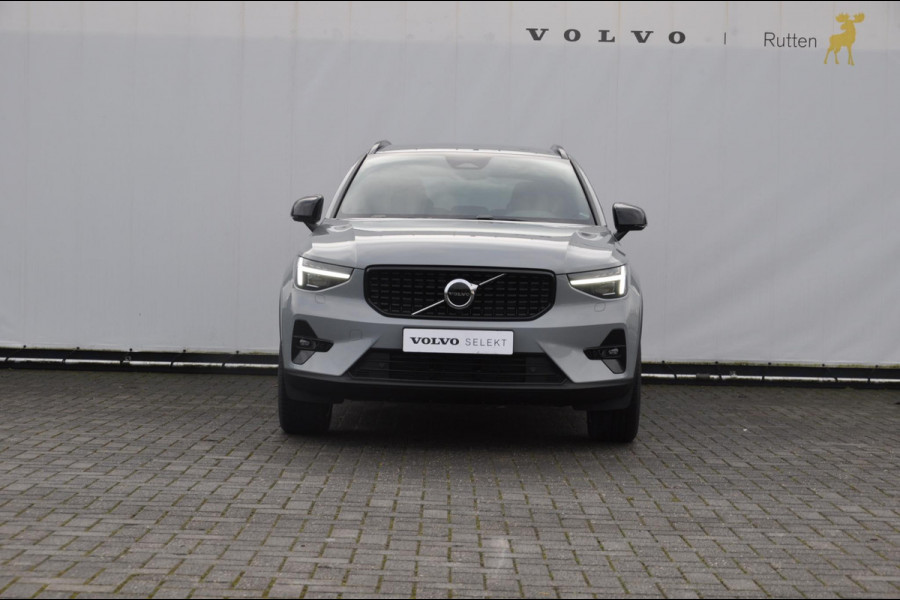 Volvo XC40 B4 211PK Automaat Plus Dark / Adaptive cruise control / Elektrische stoelen / Harman Kardon audio / Pilot assist / BLIS / Stoel en stuur verwarming / Elektrische achterklep / Parkeersensoren met camera / Google infotainment