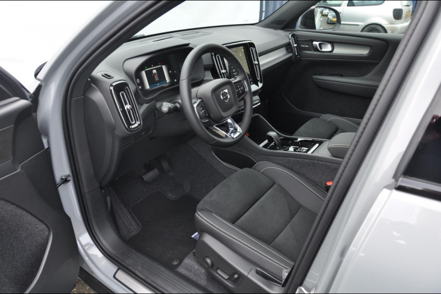 Volvo XC40 B4 211PK Automaat Plus Dark / Adaptive cruise control / Elektrische stoelen / Harman Kardon audio / Pilot assist / BLIS / Stoel en stuur verwarming / Elektrische achterklep / Parkeersensoren met camera / Google infotainment