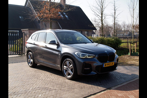 BMW X1 xDrive20i High Executive | M-Pakket | Panoramadak | Dealer onderhouden |