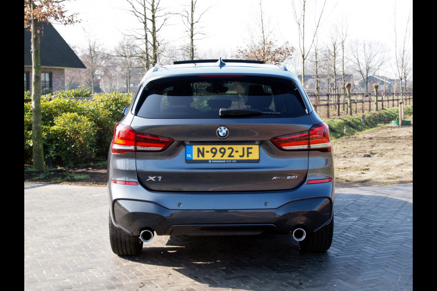 BMW X1 xDrive20i High Executive | M-Pakket | Panoramadak | Dealer onderhouden |