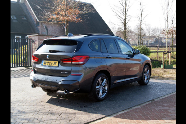 BMW X1 xDrive20i High Executive | M-Pakket | Panoramadak | Dealer onderhouden |