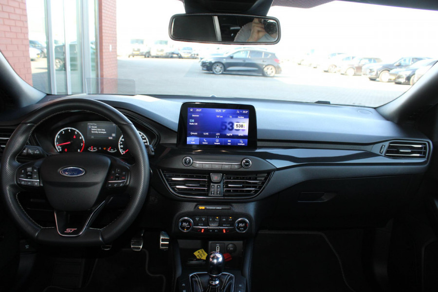 Ford Focus 2.3 EcoBoost ST-3 | Adaptive cruise control | Winter Pack | Head up Display | Sper differentieel | Bang & Olufsen | Achteruitrijcamera