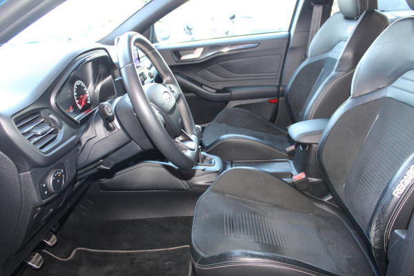 Ford Focus 2.3 EcoBoost ST-3 | Adaptive cruise control | Winter Pack | Head up Display | Sper differentieel | Bang & Olufsen | Achteruitrijcamera