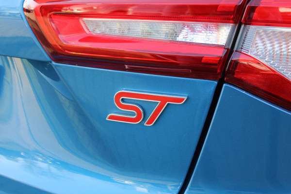 Ford Focus 2.3 EcoBoost ST-3 | Adaptive cruise control | Winter Pack | Head up Display | Sper differentieel | Bang & Olufsen | Achteruitrijcamera