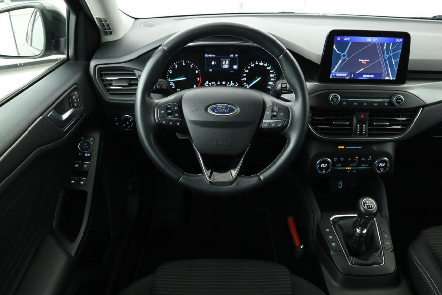 Ford Focus 1.0 EcoBoost Titanium | Trekhaak | Camera | Full LED | Navigatie | Keyless | Park Assist | Climate control | Getint glas