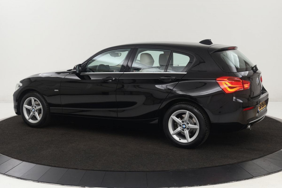 BMW 1-serie 118i High Executive | Adaptive cruise | Leder | Stoelverwarming | Urban Line | Full LED | PDC | Stuurverwarming | DAB | Navigatie