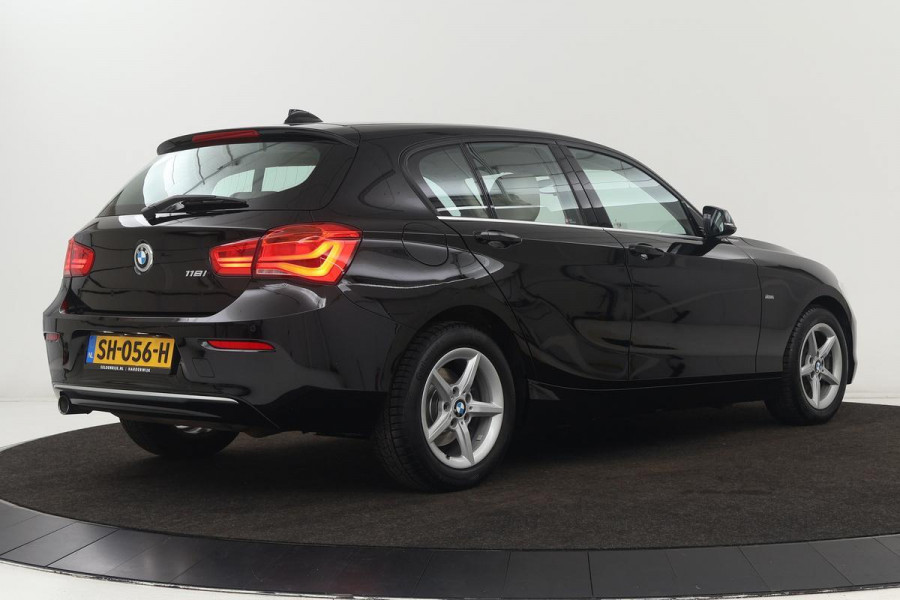 BMW 1-serie 118i High Executive | Adaptive cruise | Leder | Stoelverwarming | Urban Line | Full LED | PDC | Stuurverwarming | DAB | Navigatie