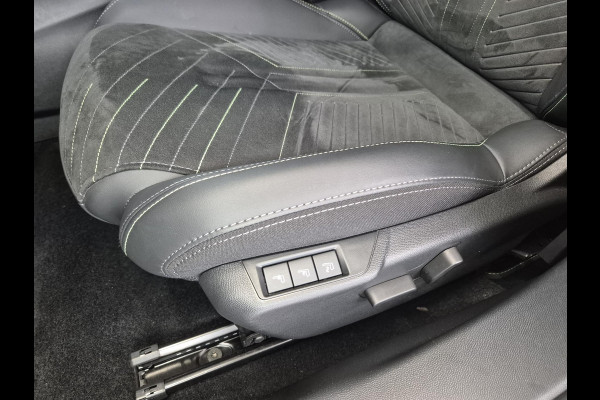 Peugeot e-2008 EV GT First Edition 54 kWh | Navigatie | Stoelverwarming | Achteruitrijcamera | Keyless Entry | Apple Carplay/Android Auto |