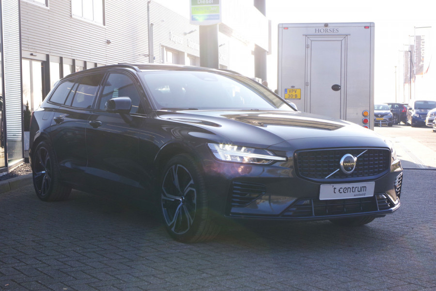 Volvo V60 2.0 T6 350 PK Plug-in Hybrid AWD Plus Dark, Panoramadak, H/K Geluidssysteem, Trekhaak, Memory