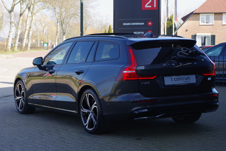 Volvo V60 2.0 T6 350 PK Plug-in Hybrid AWD Plus Dark, Panoramadak, H/K Geluidssysteem, Trekhaak, Memory