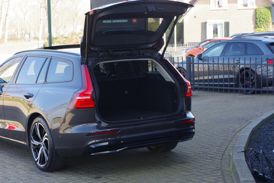 Volvo V60 2.0 T6 350 PK Plug-in Hybrid AWD Plus Dark, Panoramadak, H/K Geluidssysteem, Trekhaak, Memory