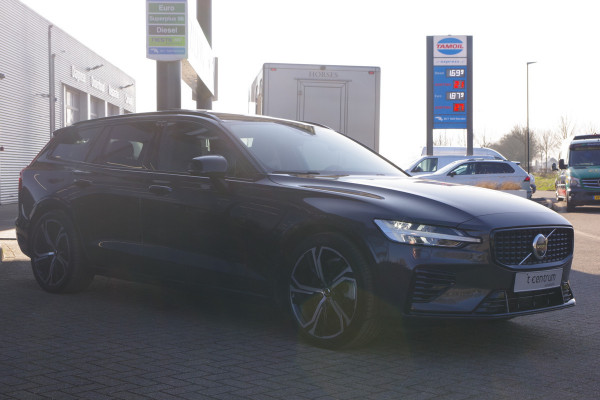 Volvo V60 2.0 T6 350 PK Plug-in Hybrid AWD Plus Dark, Panoramadak, H/K Geluidssysteem, Trekhaak, Memory