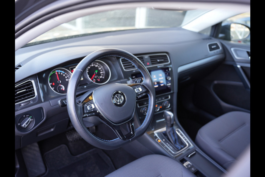Volkswagen e-Golf E-DITION | Navigatie | Climate Control | ACC | Stoelverwarming