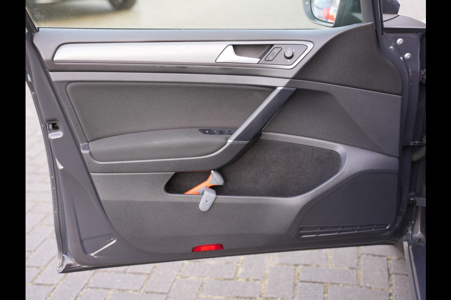 Volkswagen e-Golf E-DITION | Navigatie | Climate Control | ACC | Stoelverwarming