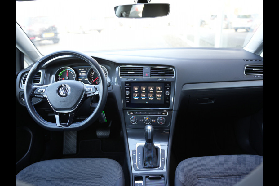 Volkswagen e-Golf E-DITION | Navigatie | Climate Control | ACC | Stoelverwarming
