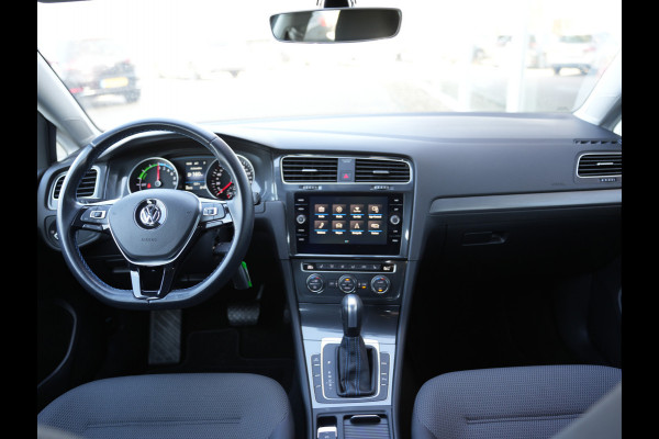 Volkswagen e-Golf E-DITION | Navigatie | Climate Control | ACC | Stoelverwarming