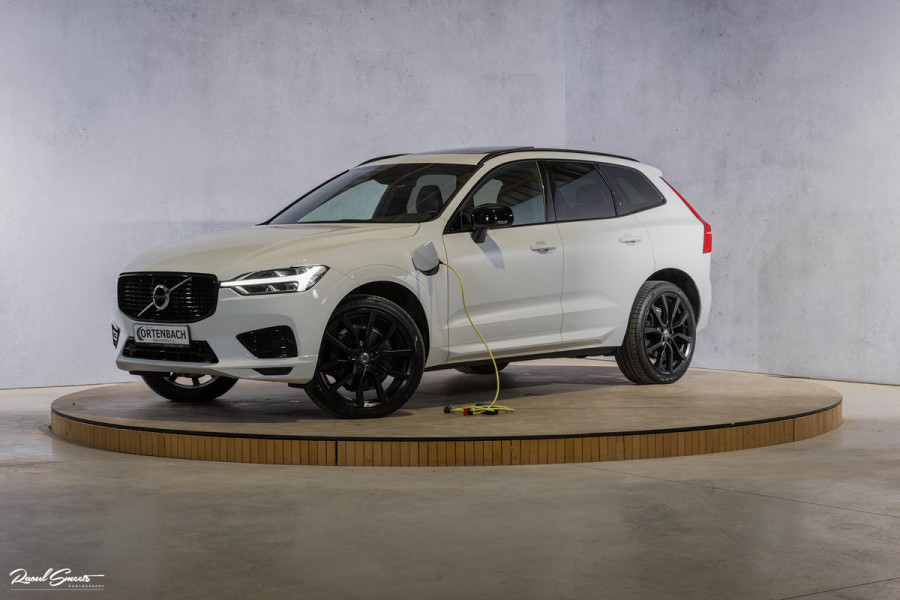 Volvo XC60 2.0 Recharge T8 AWD R-Design | Panorama dak | Zwenkbare trekhaak | Apple carplay | Cruise control |