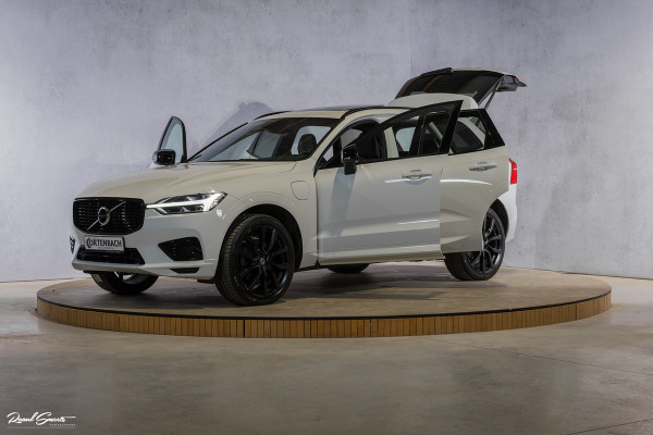 Volvo XC60 2.0 Recharge T8 AWD R-Design | Panorama dak | Zwenkbare trekhaak | Apple carplay | Cruise control |