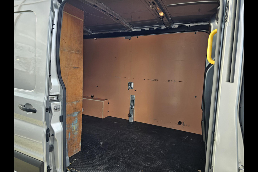 Ford Transit 310 2.0 TDCI L3H2 Trend 170pk! | Airco | Cruise control | Parkeersensoren | Lane assist | Nette auto!