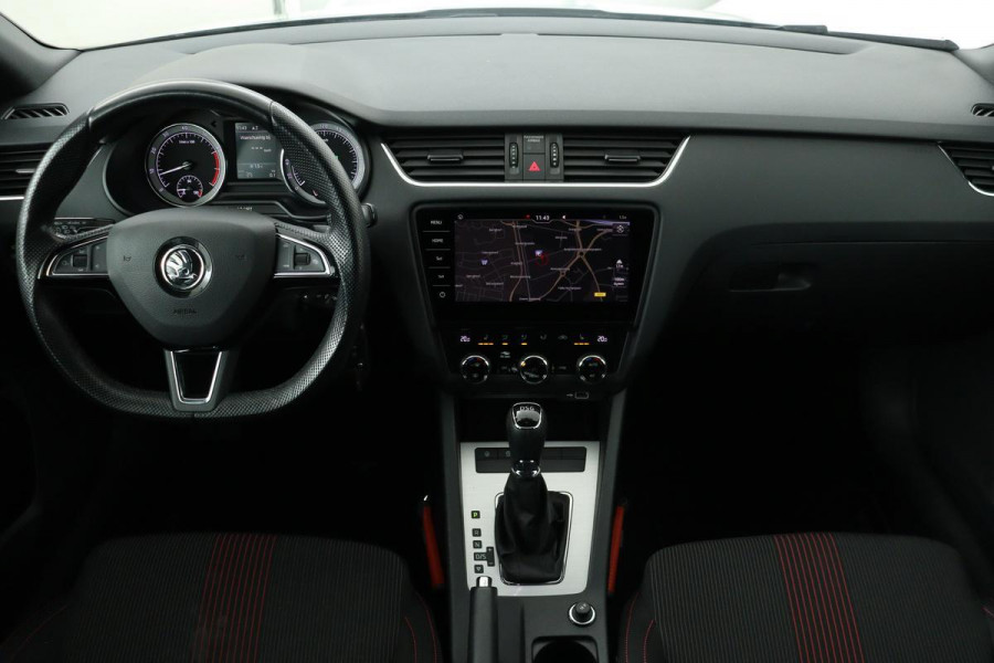 Škoda Octavia 1.5 TSI Sport | Panoramadak | Stoelverwarming | Full LED | Sportstoelen | Carplay | Navigatie | PDC | Climate control