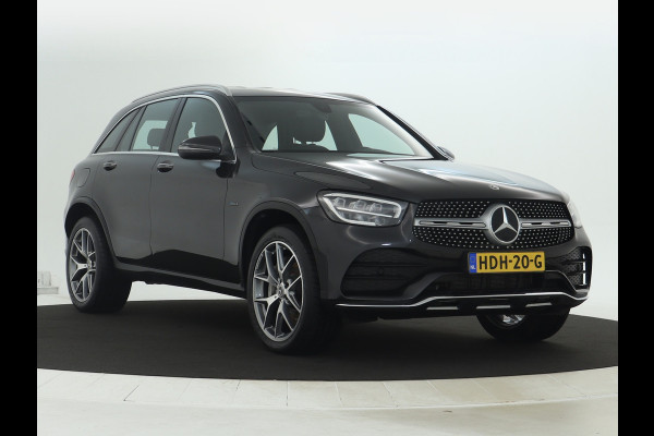 Mercedes-Benz GLC 300 e 4MATIC AMG Plug-In Hybride | AMG-Styling | Navigatie | Keyless entry | Electrische achterklep | Parkeersensoren | Inclusief 24 maanden MB Certified garantie voor Europa.