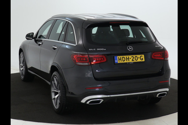 Mercedes-Benz GLC 300 e 4MATIC AMG Plug-In Hybride | AMG-Styling | Navigatie | Keyless entry | Electrische achterklep | Parkeersensoren | Inclusief 24 maanden MB Certified garantie voor Europa.