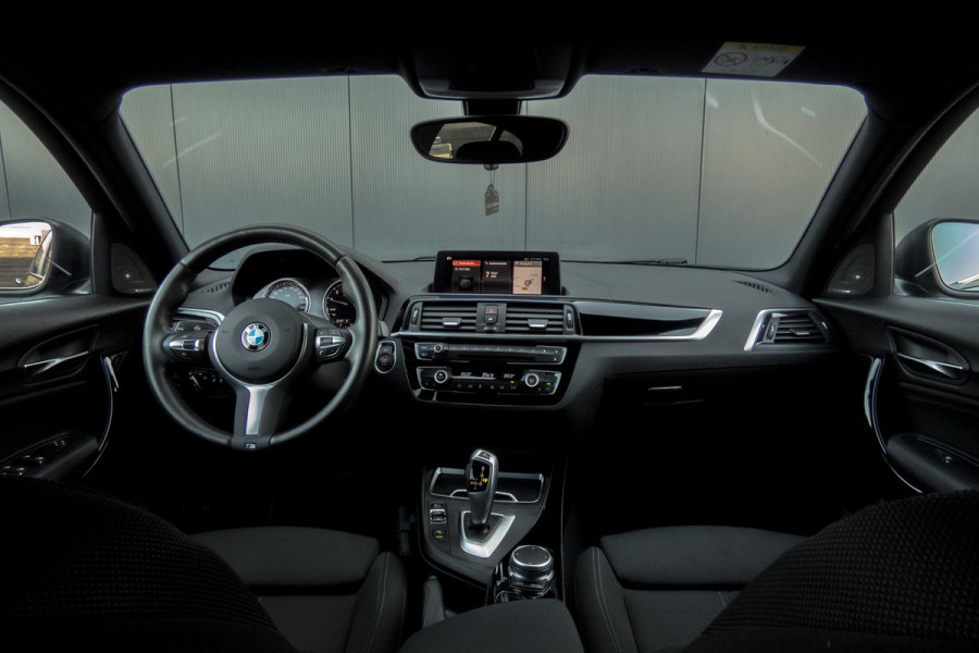 BMW 1-serie 118i Sport Line Edition | CAMERA | HARMAN&KARDON | PDC | M-SPORT STUUR