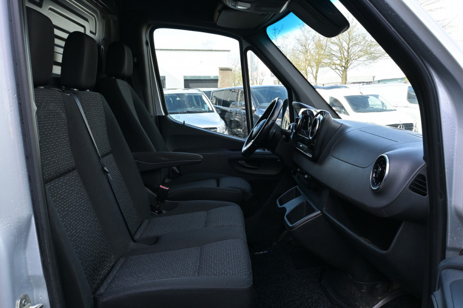 Mercedes-Benz Sprinter 319 CDI 3.0 V6 L2H2 LED, 360 Camera, Geveerde stoel, MBUX 10.25