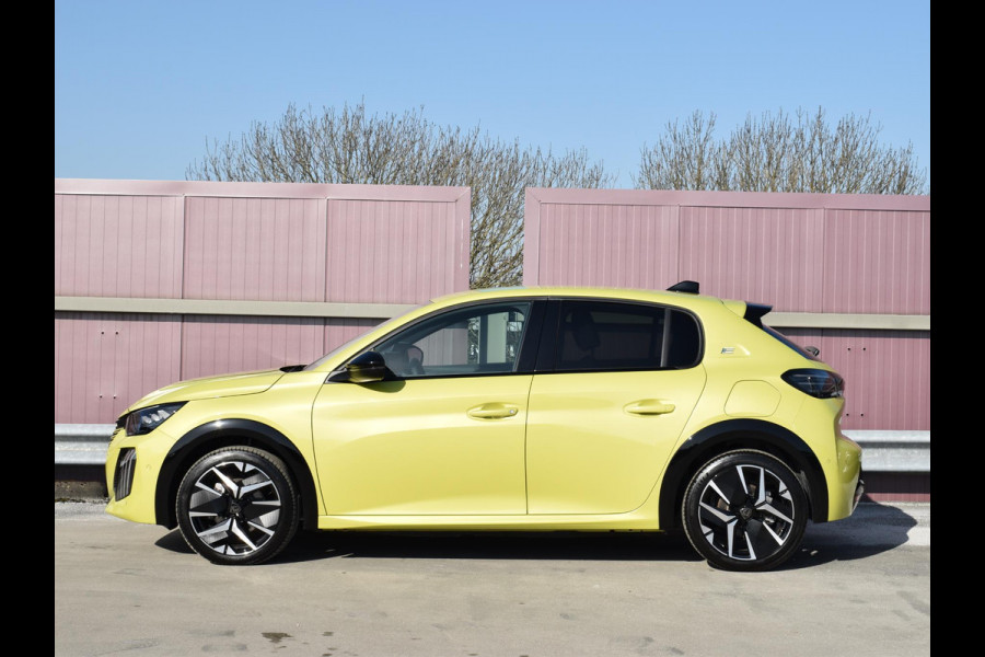 Peugeot e-208 EV GT 51 kWh UIT VOORRAAD LEVERBAAR | NAVIGATIE | CARPLAY | ACHTERUITRIJCAMERA MET SENSOREN | MASSAGESTOELEN | STOELVERWARMING |